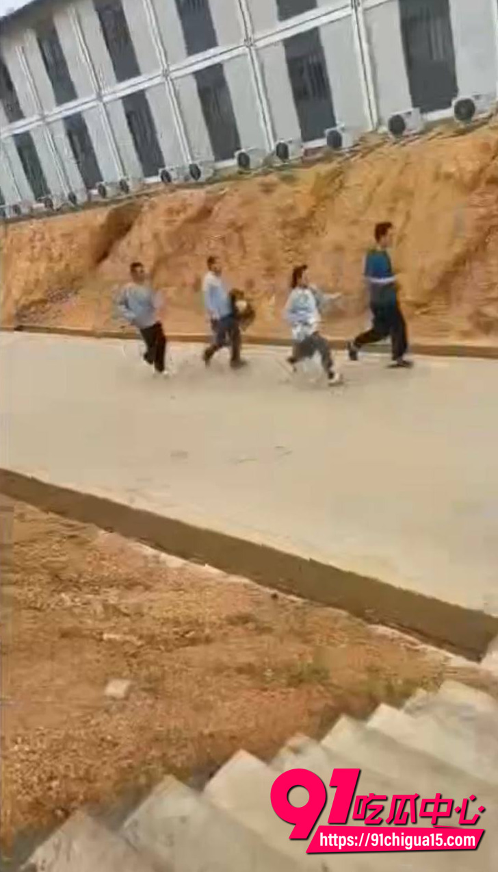 海外工地冲突工人逃离现场4