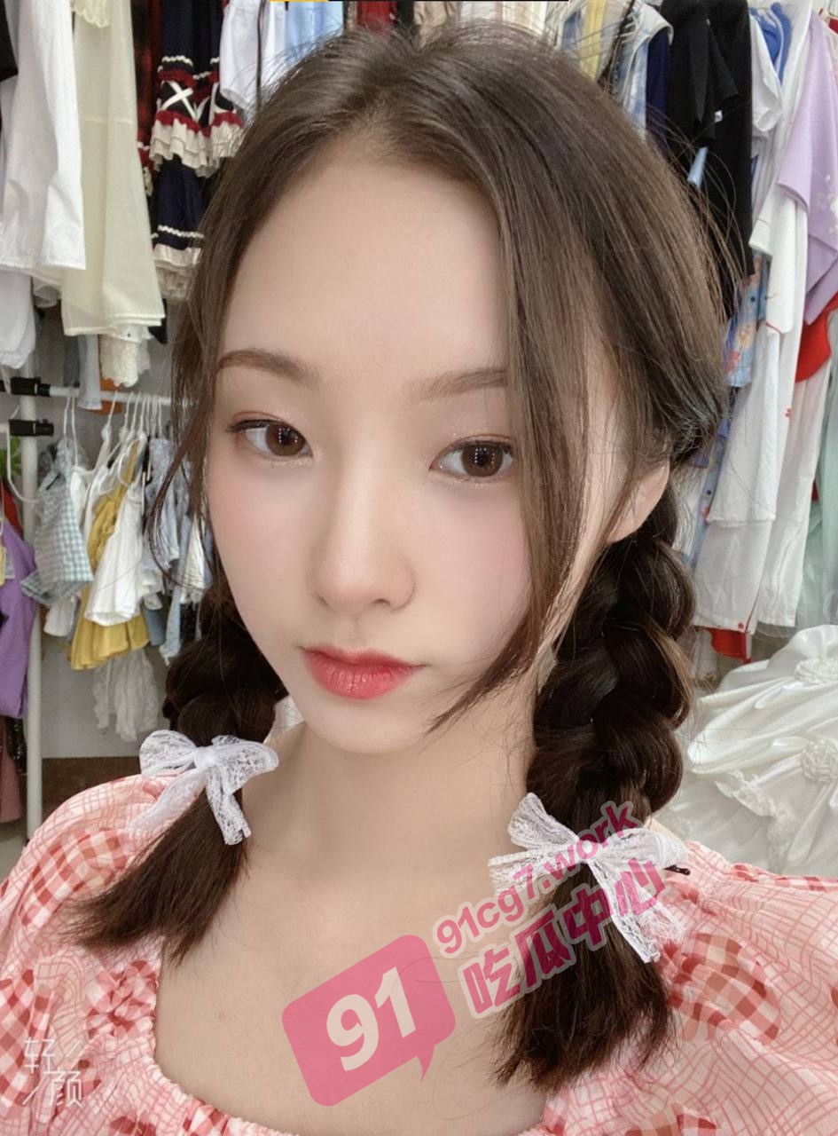 冷酷旗袍小少妇渴望刺激的体验   首次出轨就被操的喘不过气来直翻白眼！