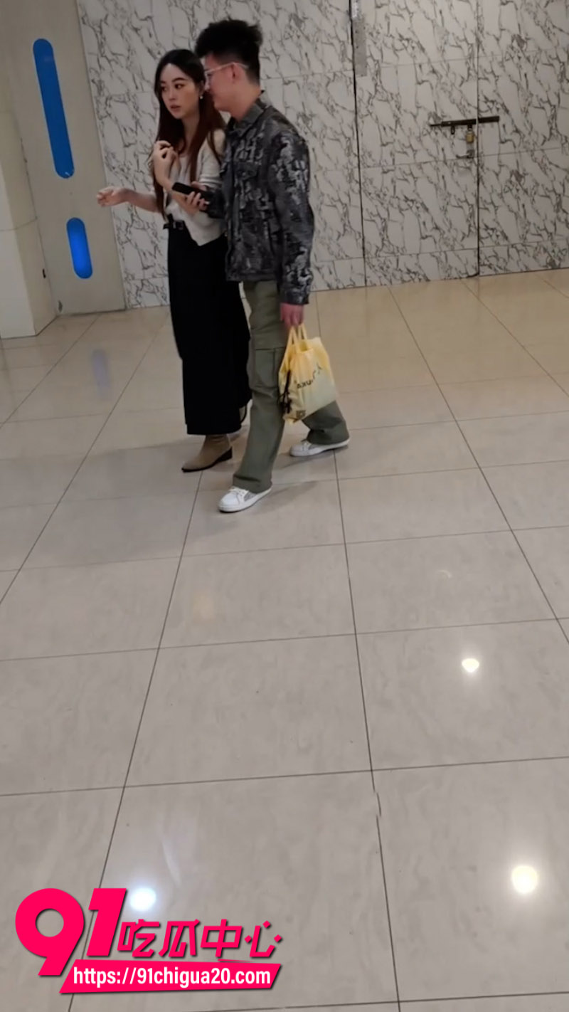 厕拍大神在商场女厕所极限偷拍1 厕拍大神在商场女厕所极限偷拍1