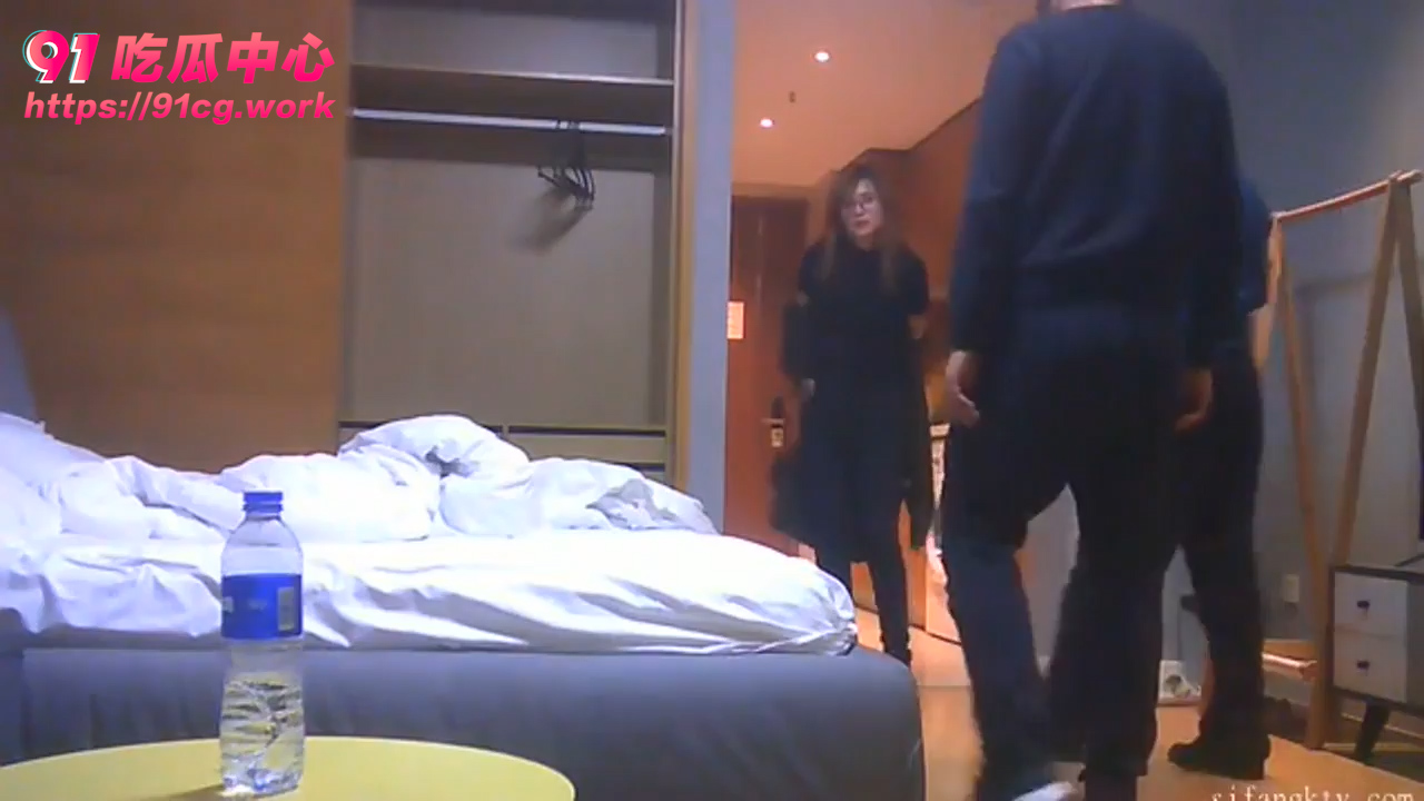 山东农业局副科长张震 为了满足自己的升迁之路 将媳妇送给领导们玩弄 太有心机了！
