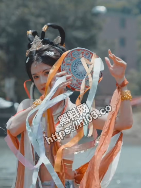 【全网独家】抖音小鹿姐姐 洗澡视频遭外国男友流出 完美露脸！
