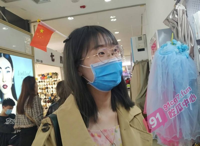 黑龙江省医院眼镜母狗宦雅昕 身材超棒 被导师调教激情口爆3p!