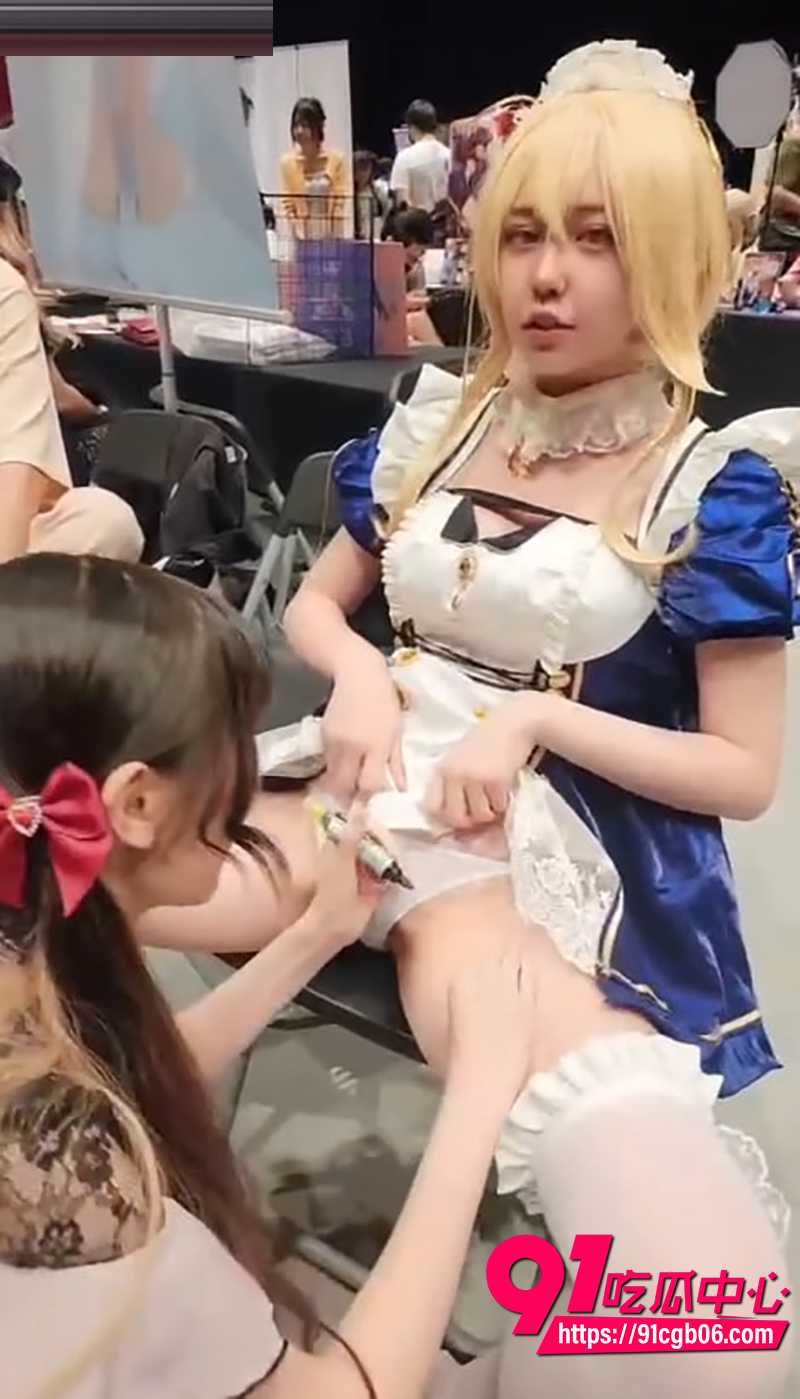 1二次元漫展裸体少女 2