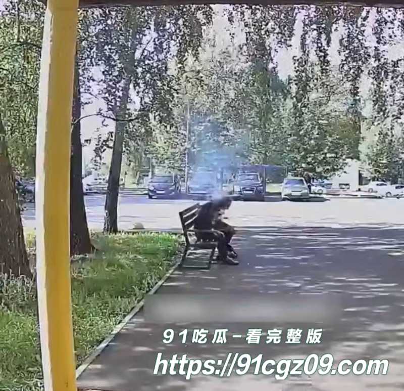 鞑靼斯坦男子抽烟差点自焚4素材水印版 鞑靼斯坦男子抽烟差点自焚4素材水印版