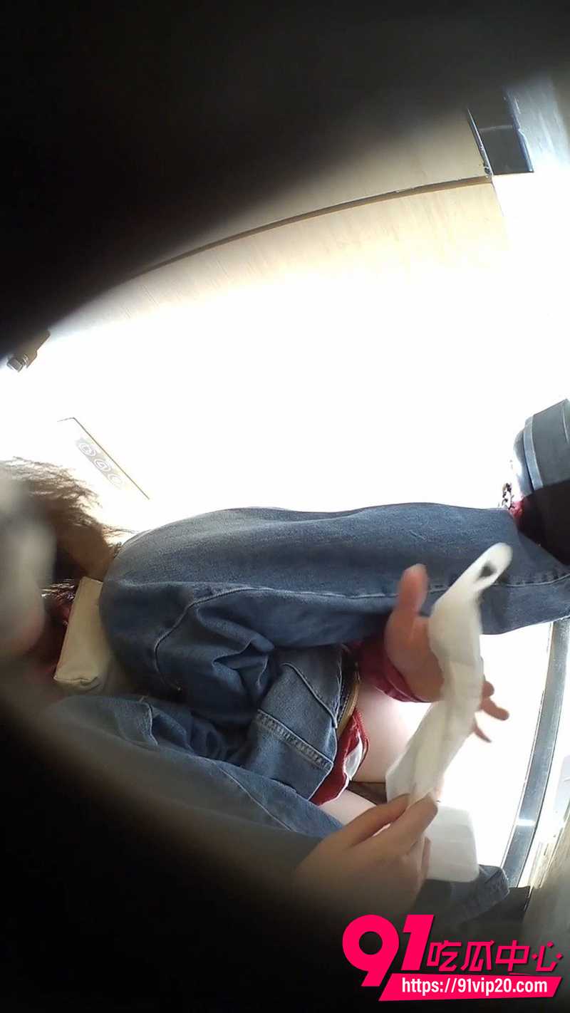 酒吧女厕偷拍视频 6
