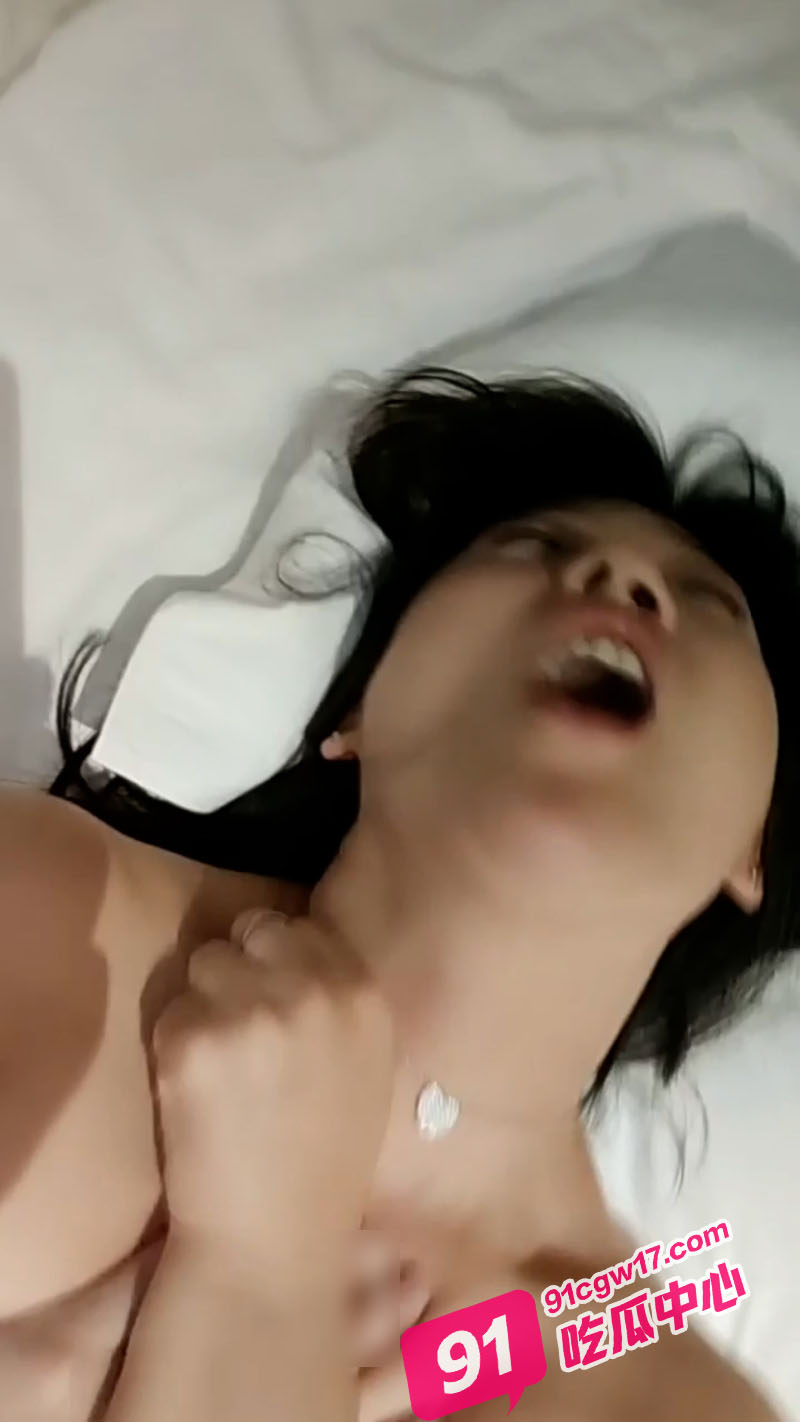 网黄胡子哥与醉酒极品少妇性爱私拍流出 激情肉搏至高潮迭起！ 配图4