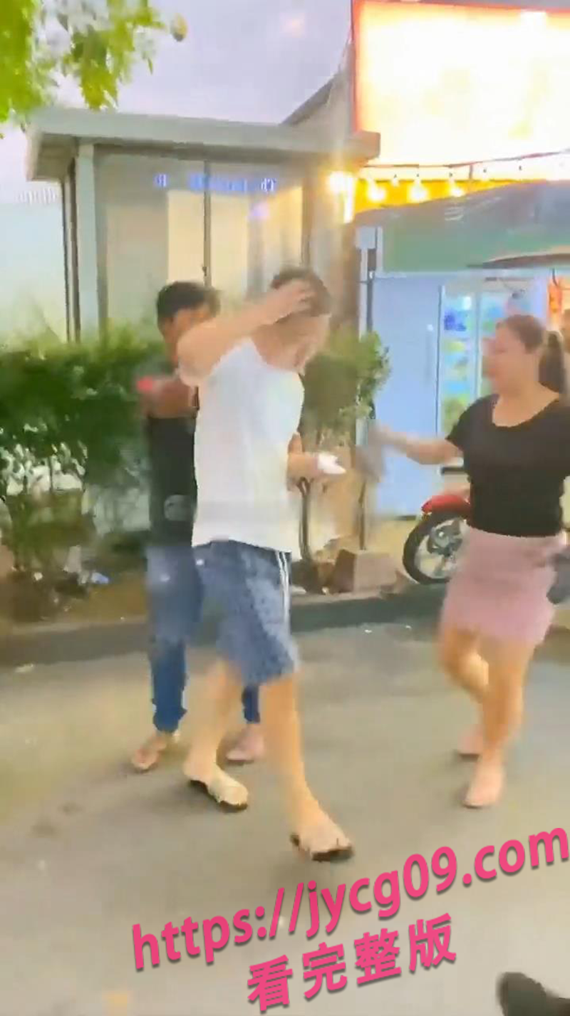金边最美人妖惨遭中国男子暴打 只因奔现前隐瞒？ 配图4