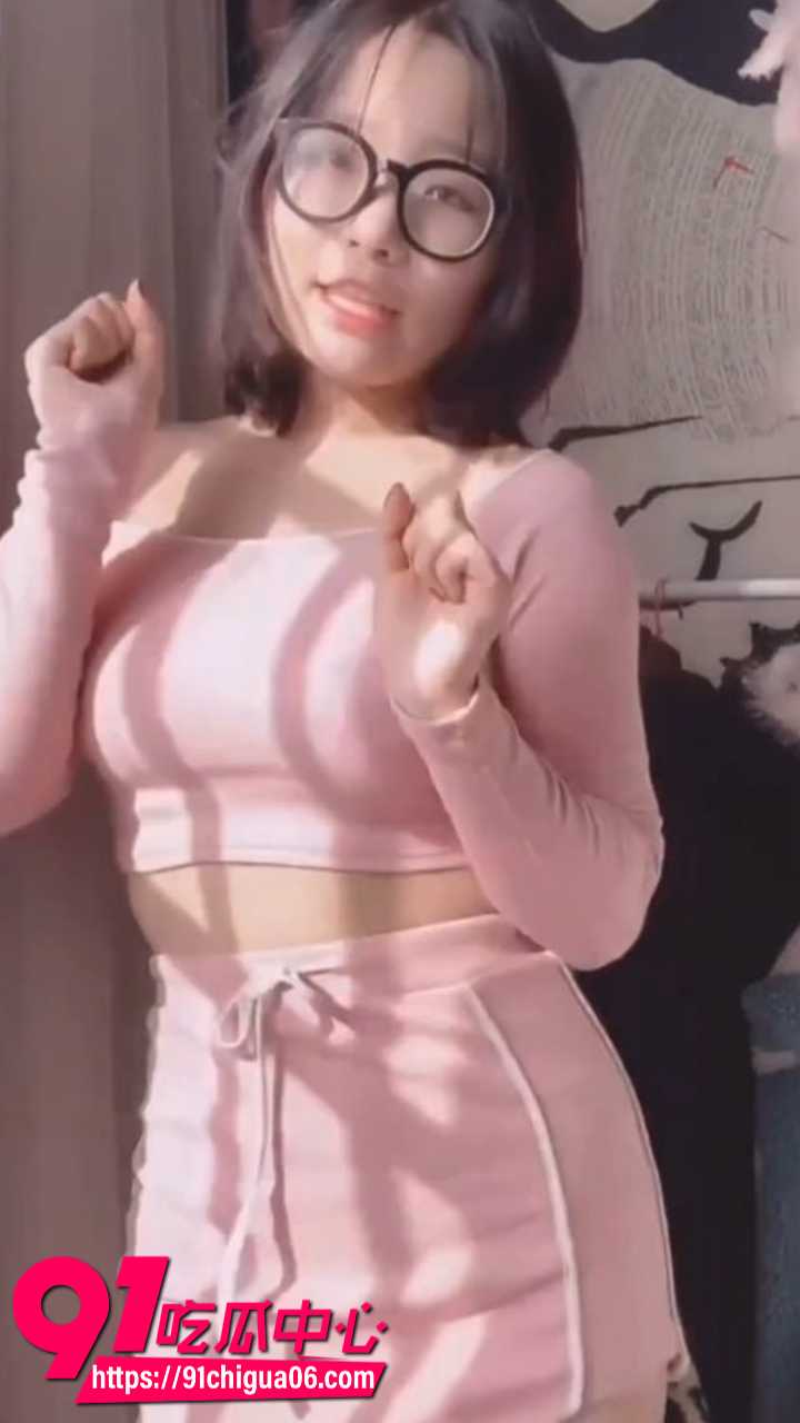快手周周乖崽私人定制庆生黑料2