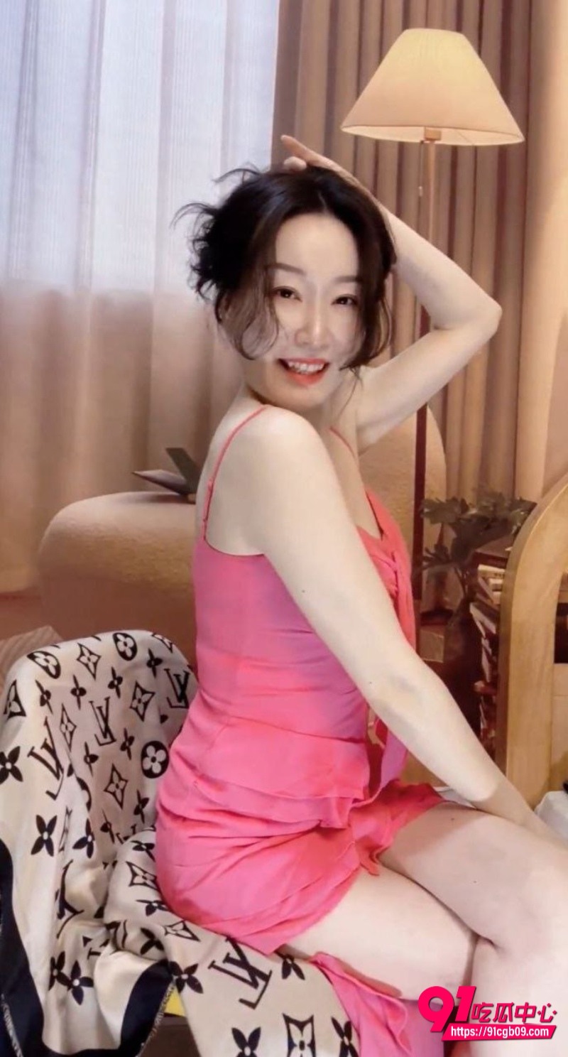 白皙御姐的情趣换装秀，状态绝佳的成熟魅力3