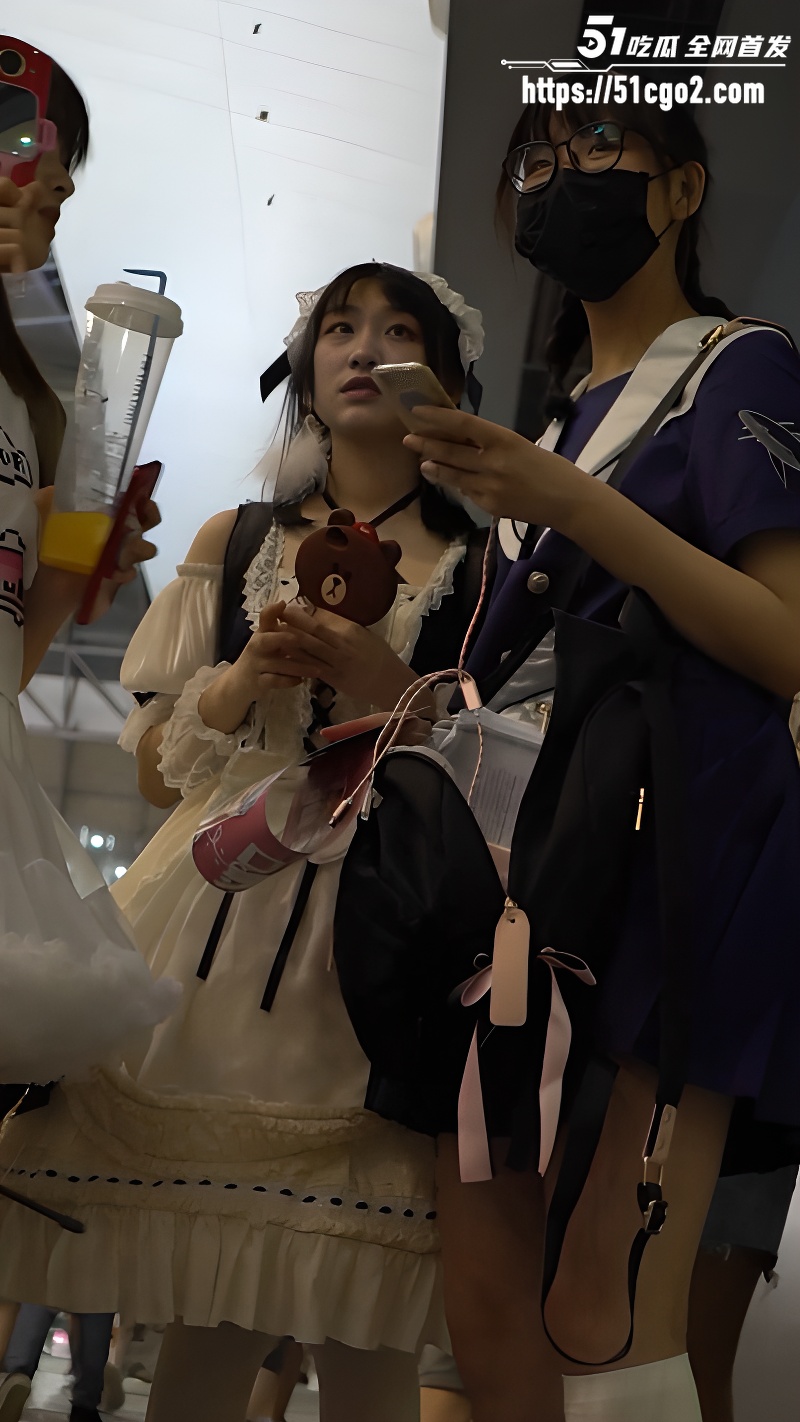 漫展抄底洛丽塔少女 摄像头偷拍大三情侣厕所后入做爱 1 漫展抄底洛丽塔少女 摄像头偷拍大三情侣厕所后入做爱 1
