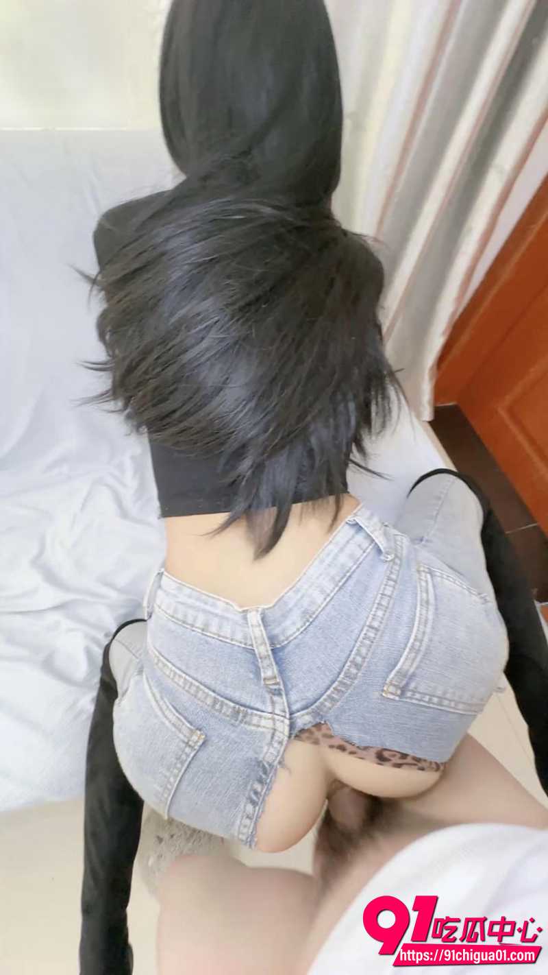 海角乱伦大神长腿女儿丽丽新作 女儿月经期忍不住闯红灯 插进去满鸡巴血爽翻了！