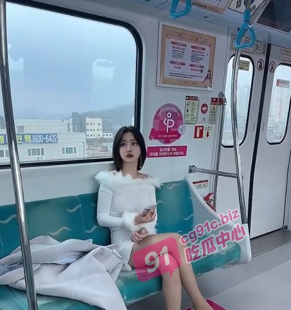 韩国前女团成员sunwall95～化身地铁痴女尾随帅哥 强行索要饥渴不已！