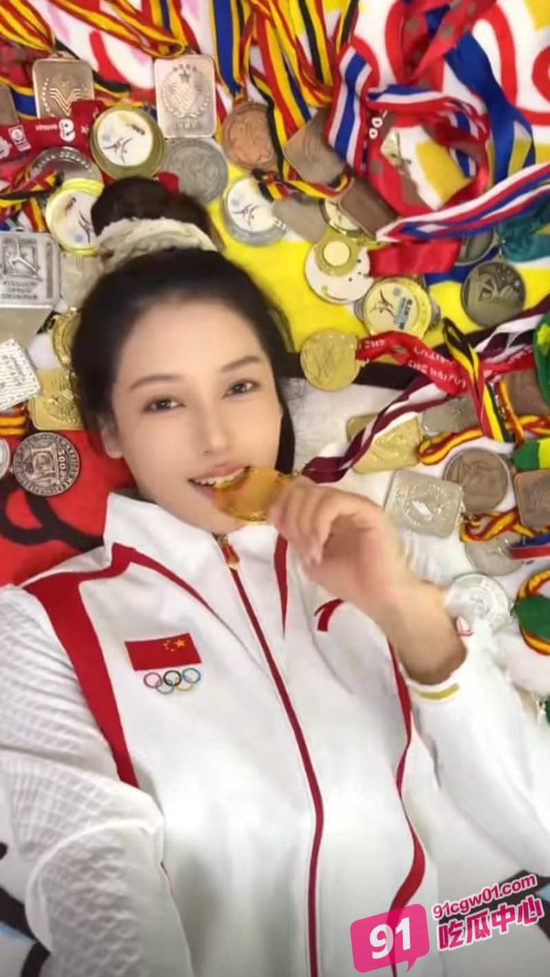 前奥运体操冠军 吴柳芳 加入童锦程团队成为擦边主播 早期直播露点事件曝光 配图4