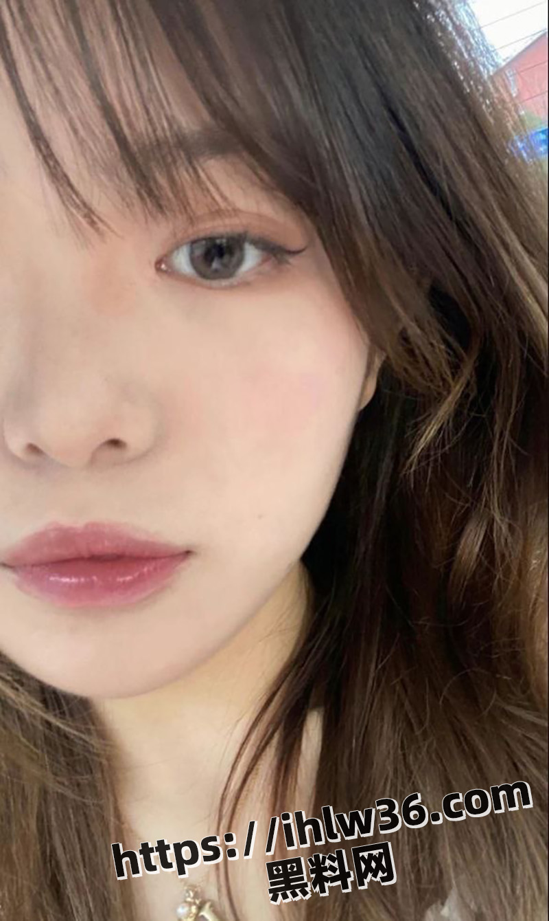 陌陌约出来的极品女神，绝美身材超高颜值让人流连忘返，嫩穴一看就是刚开发