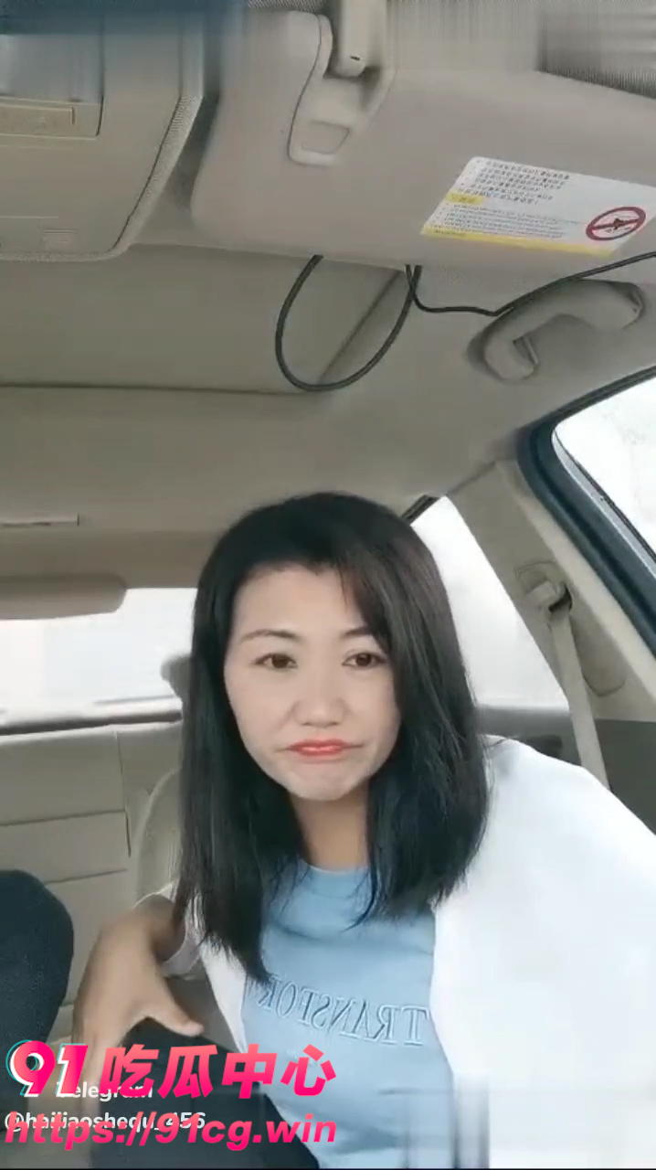 极品美熟妇和眼镜儿子 开车户外车震啪啪 大奶晃的人