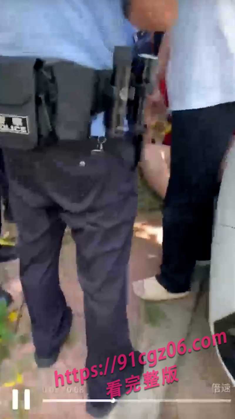 胖子在女厕强奸老人被报警逮捕网页素材4素材水印版 胖子在女厕强奸老人被报警逮捕网页素材4素材水印版