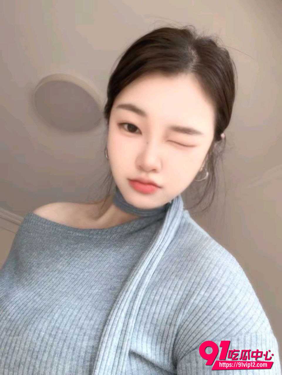 广东东莞小骚货口技了得!舔得中年男主不要不要的 夫妻玩花样高难动作尺度炸裂