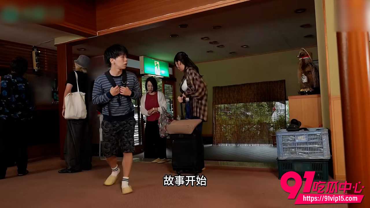 水果派解说 面对姑姑巨乳丰臀鸡巴瞬间翘起 姑姑发现后帮吃鸡巴还主动让操温泉激战!