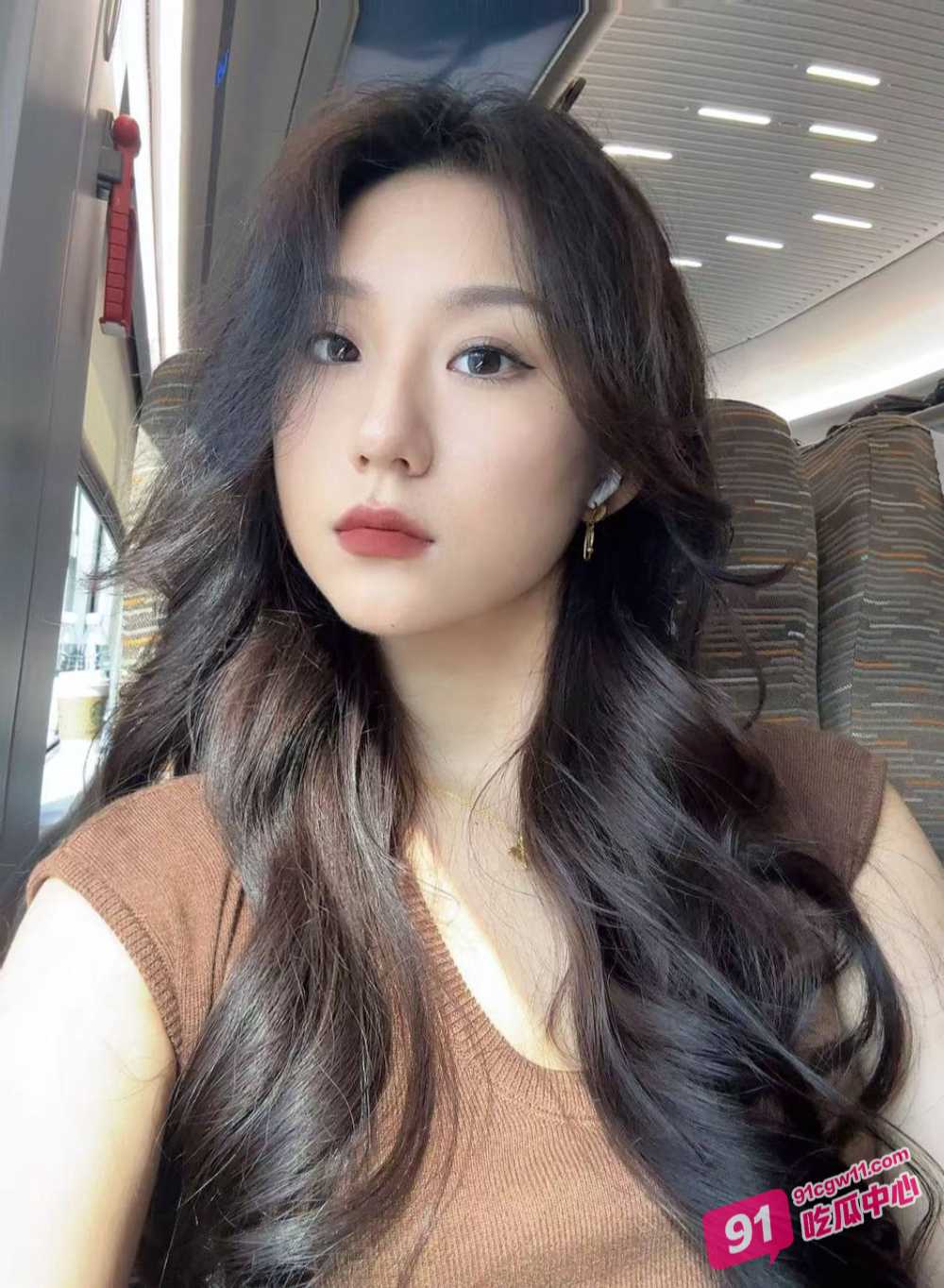 大型换妻现场 巨乳人妻太顶了 绿帽男看着老婆被别人操 史诗级6P淫乱大战 配图3