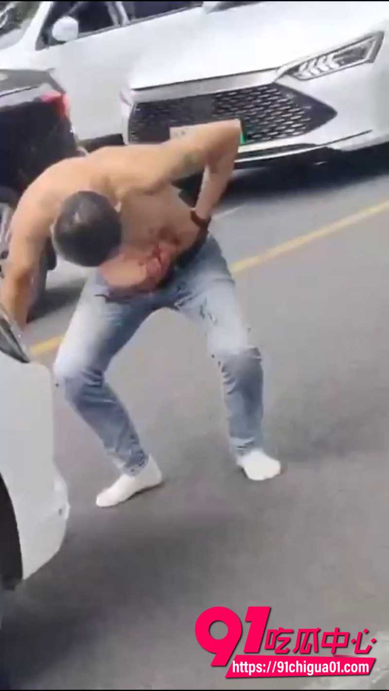 路怒症街头打架白鞋男子9