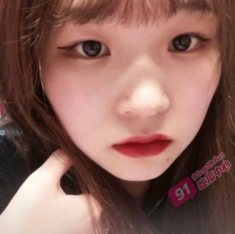 瓜友投稿药学院妹子～刚与前男友分手就被无限衔接做别人的母狗 稚嫩的身躯被爆操浪叫不断！