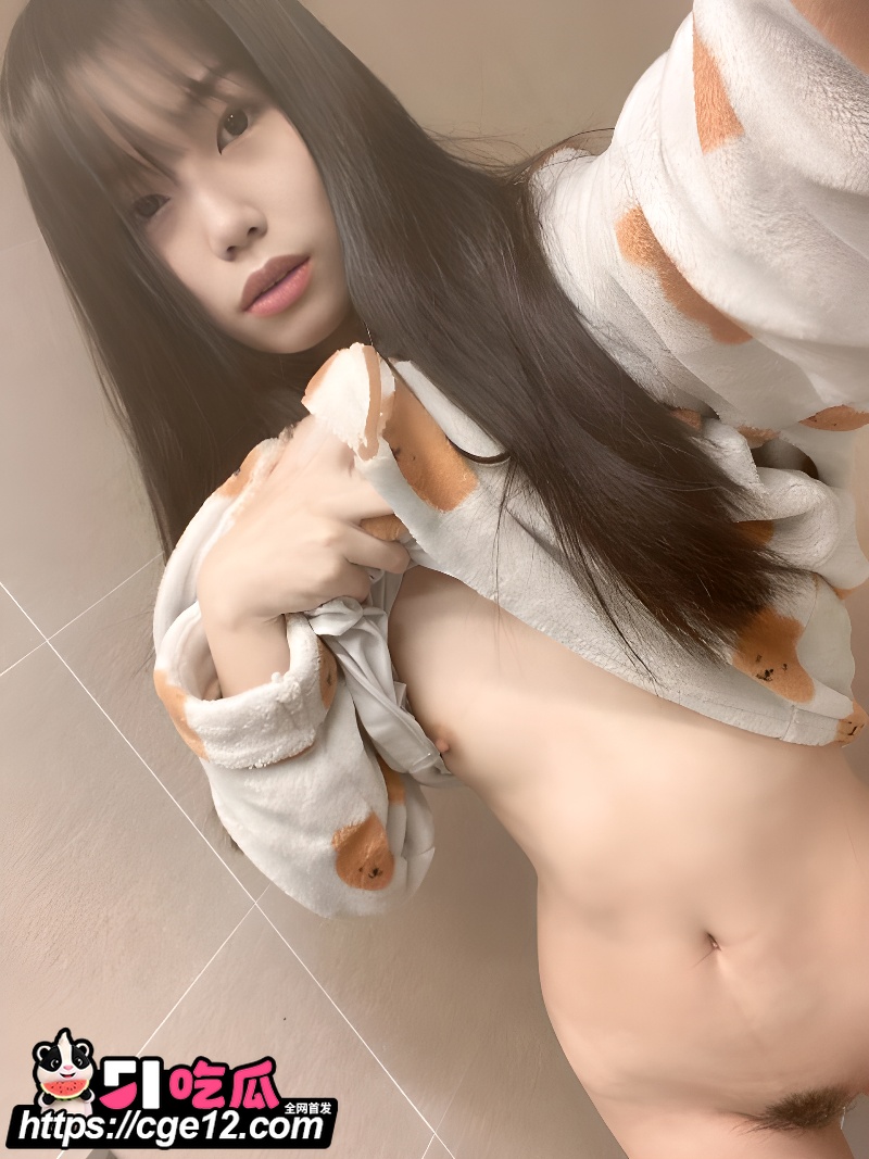贫乳大学生居家自慰私拍 1