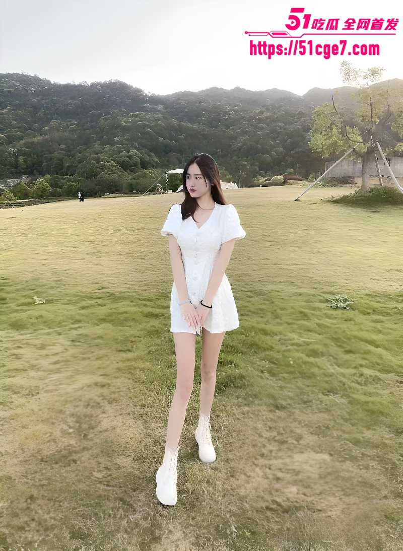 反差学生妹酒店性爱自拍 1