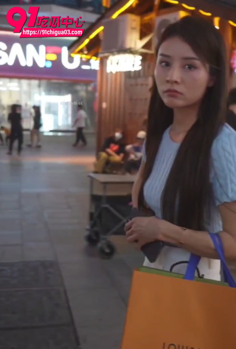 偷拍大神街头抄底偷拍超美御姐2 偷拍大神街头抄底偷拍超美御姐2