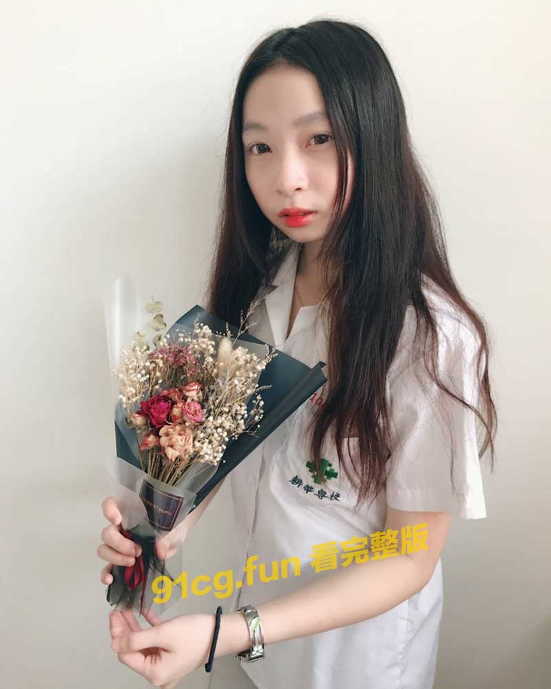 台湾耕莘专校反差女大 江霞 性爱视频口交自慰流出 厕所扭腰摆臀骚舞诱惑
