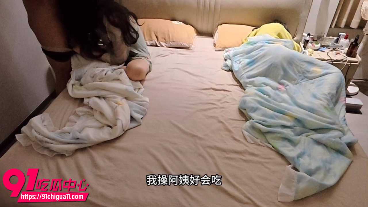 夜半老婆熟睡我偷偷爬上丈母娘床3