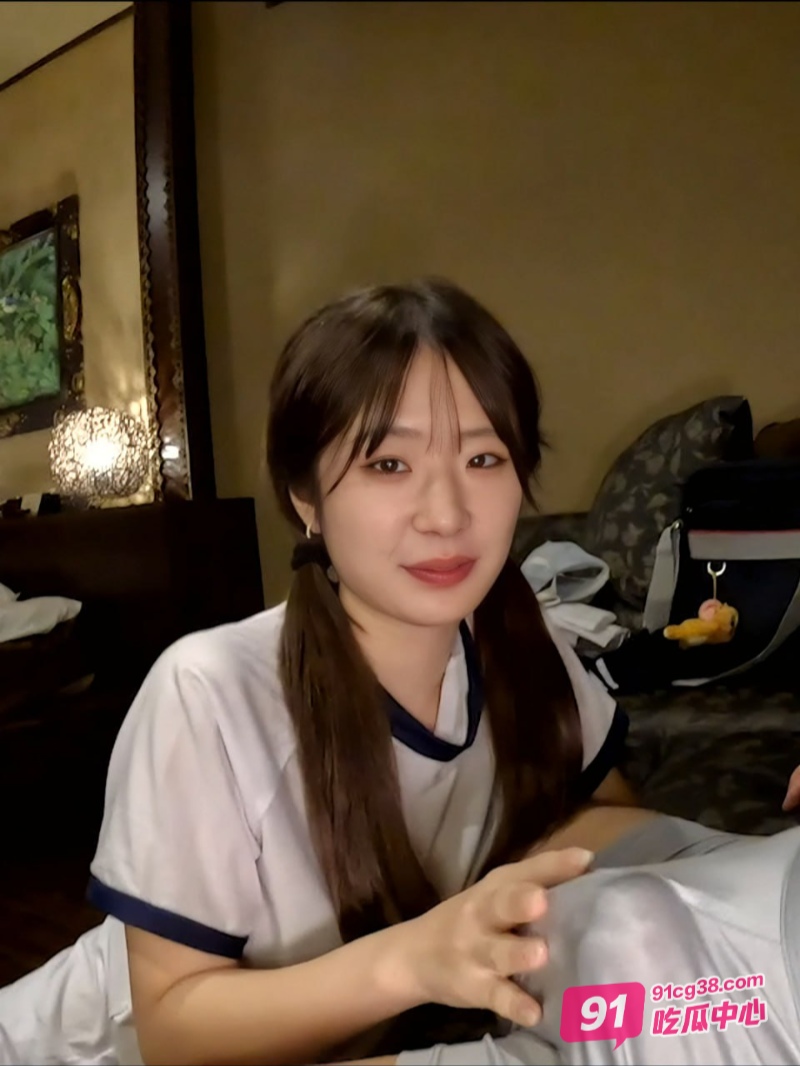 双马尾可爱小萝莉林里私拍泄密 身穿校服露脸骑乘榨精！ 配图3