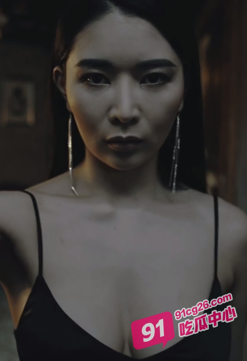 重口味慎入 女触手淫魔潜入人类社会奸淫美女老板 这是plus版捆绑play？ 配图2