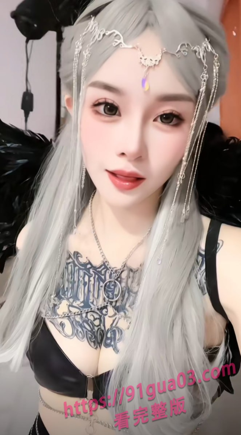 抖音网红神仙姐姐反差曝光～纹身御姐挑战羞耻玩法 配图3