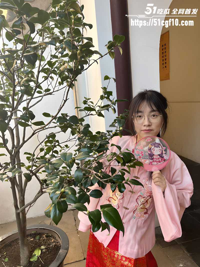 反差眼镜婊 小黎 1