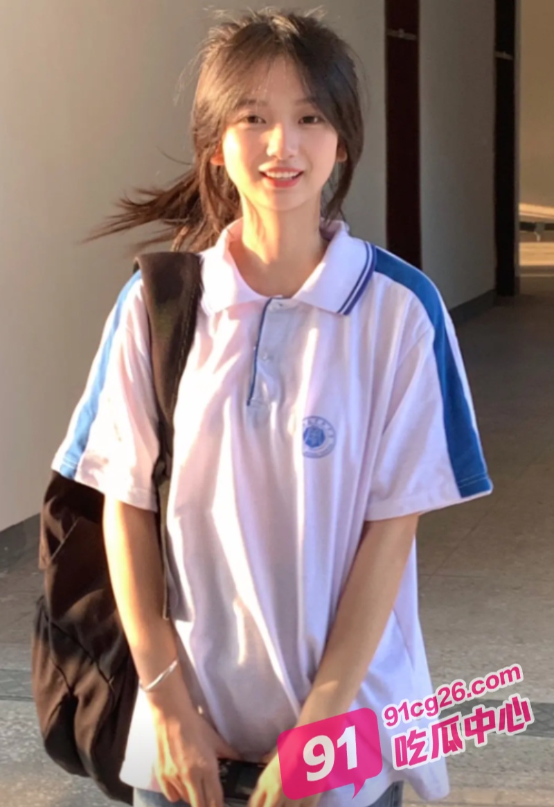 父女乱伦之和女儿的缠绵 途中她闺蜜打电话过来 惊险又刺激！ 配图