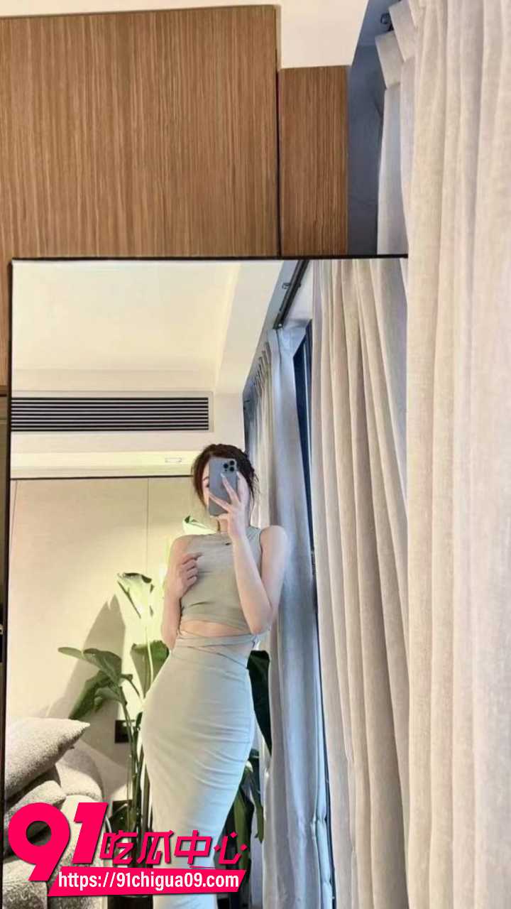 上海周晓雨高端商务模特私密性爱视频流出 大奶直挺深喉吞精 骑乘狂操喷水高潮太骚