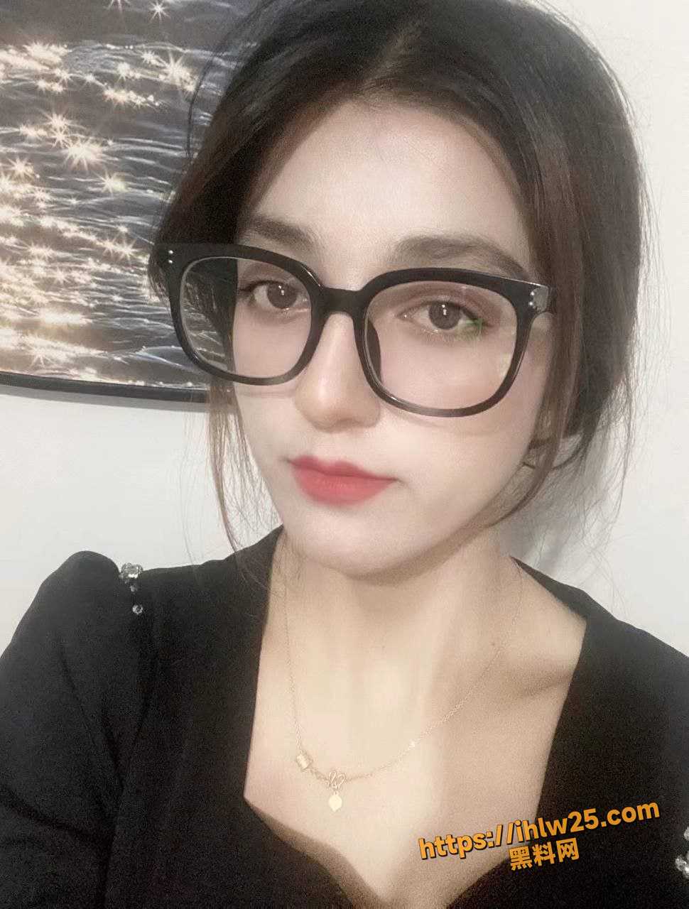 重庆新婚少妇赵红艳 气质型眼镜母狗 与老公婚前性爱视频流出