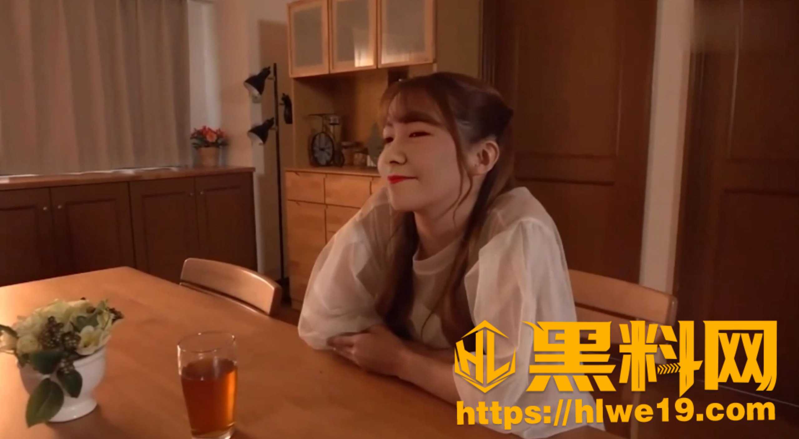 AI换脸 赖美云 演绎AV剧情 就算妈妈在旁边也不管 偷偷和爸爸做爱 太刺激了