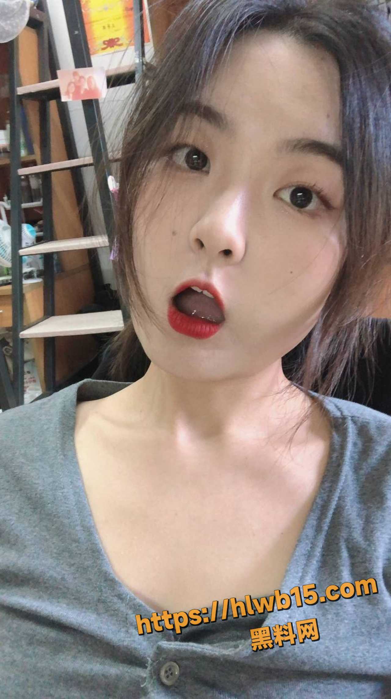 和女同学的那夜野战 对着她的小嫩穴开始疯狂地进行抽插！ 配图