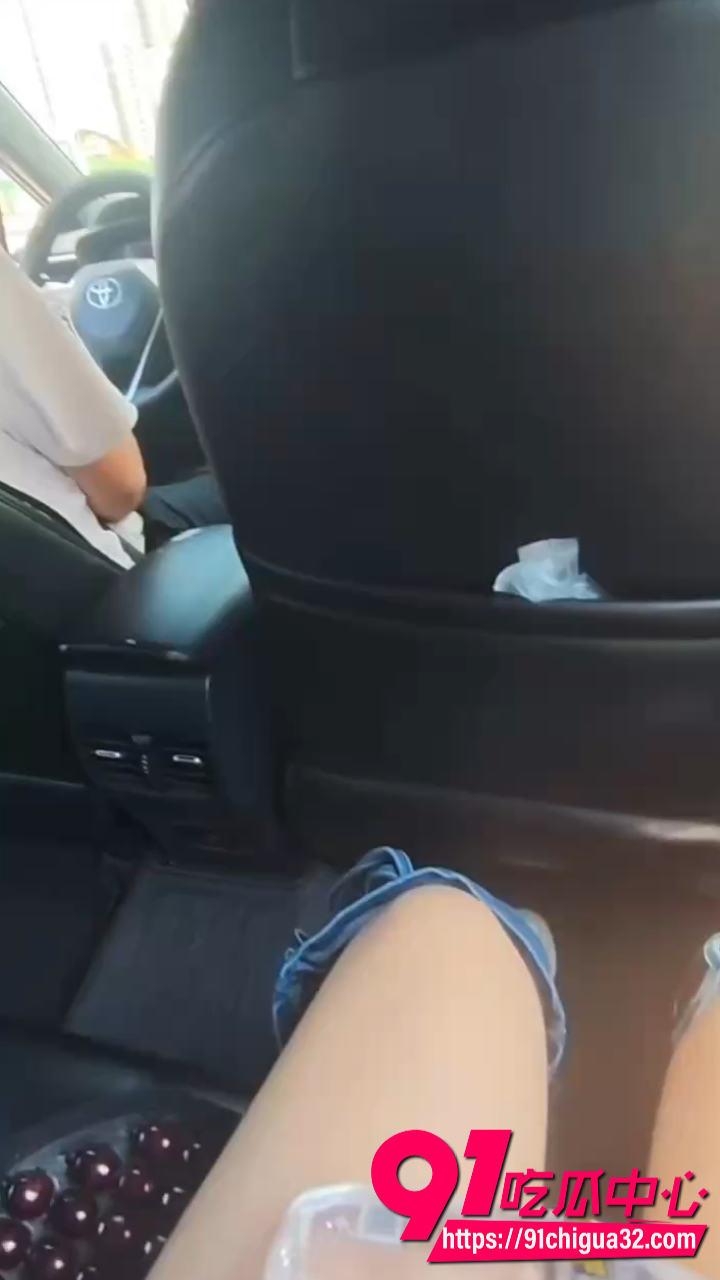 司机边开车边打飞机8