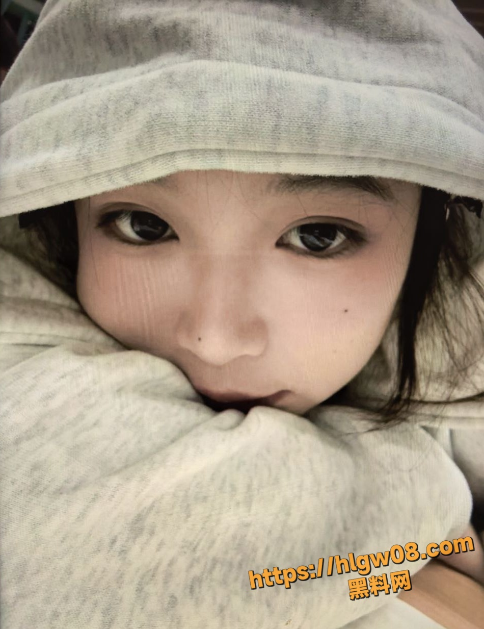 山东理工大学大二学妹李子悦 穿着紫色情趣内衣和男友啪啪 又清纯又反差的感觉谁懂！