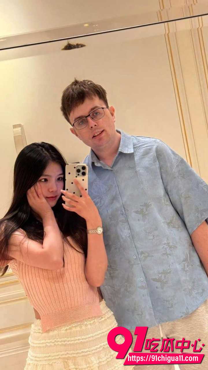 四川95后美女疯狂倒贴穷鬼英国男友 5 四川95后美女疯狂倒贴穷鬼英国男友 5