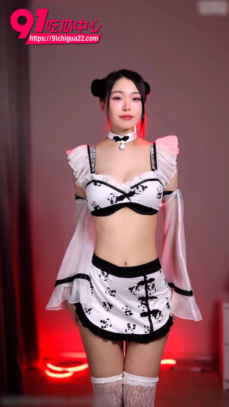 新加坡女网黄MERIOLCHAN 高频炮机自慰福利 粉嫩骚穴被爆操出大量淫水
