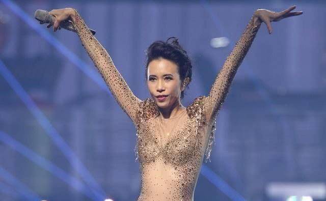 自律有多可怕？看看莫文蔚的腿、杨丽萍的背和许晴的臀，就知道了