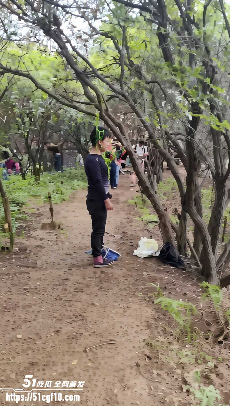 西安子午峪尖山男子上吊自杀06 西安子午峪尖山男子上吊自杀06