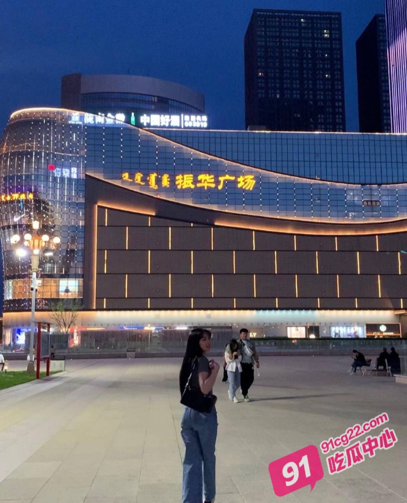 呼和浩特丫丫养生馆老板娘白二丫 一边口交一边回复老公出轨的感觉真爽！