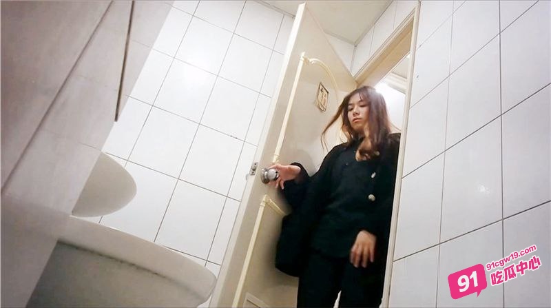 商场女厕固定摄像头偷拍 几位高颜值美女各种极品美鲍太美啦~ 配图2