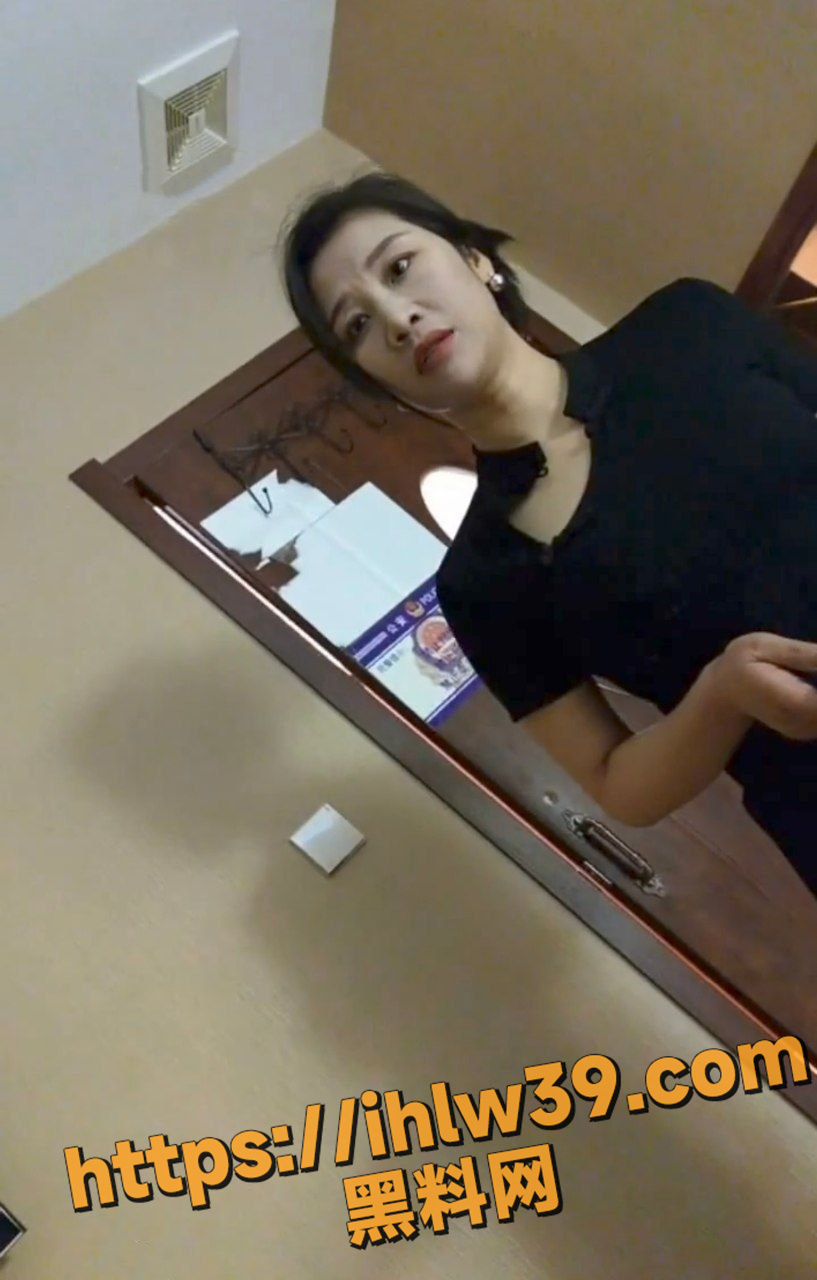 瓜友投稿 去会所找技师打飞机！98号人妻少妇技师技术真不错 几下就给瓜友弄出来了 ！