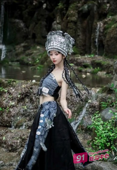 B站美女博主猫小娴 初下海制服诱惑 激情自爱让人欢喜！ 配图4