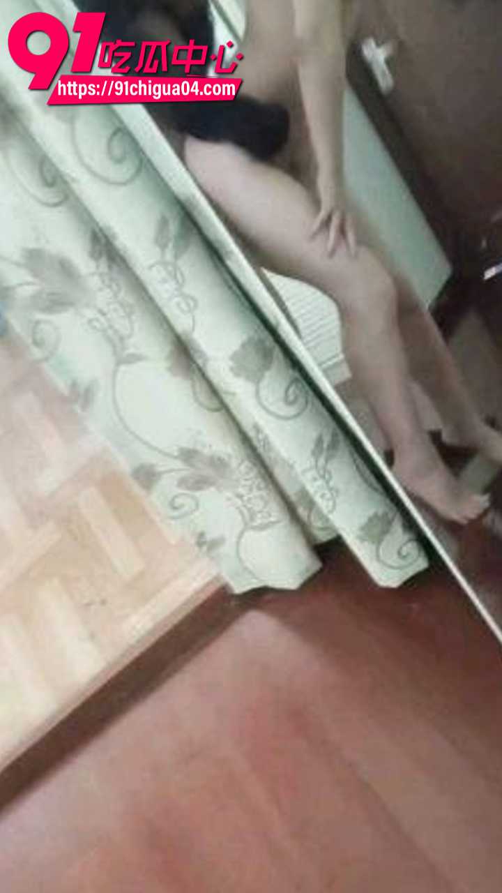 趁老婆睡觉，鬼父夜潜18岁女儿卧室，疯狂的蹂躏女儿嫩胸和嫩穴7